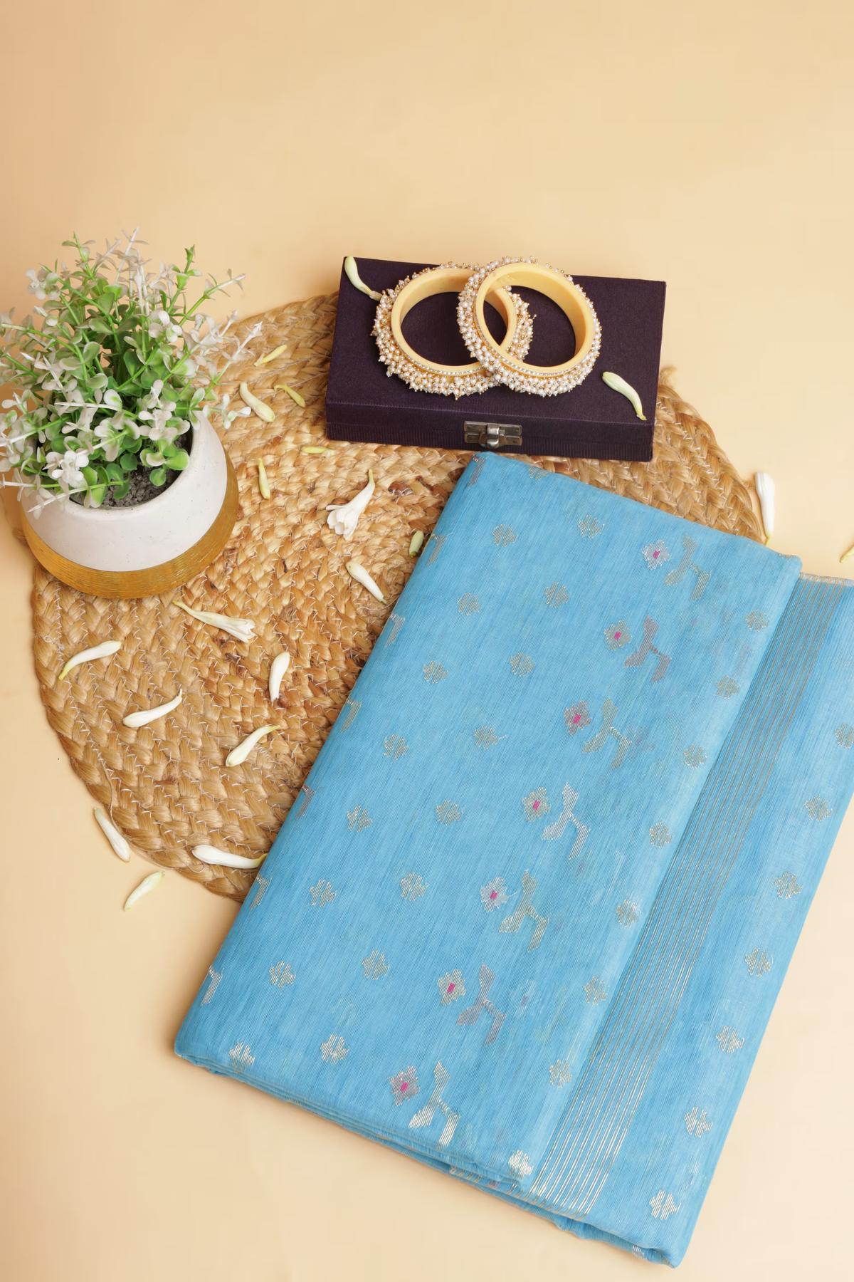 Handloom Dhakai Jamdani saree in sky blue  view 3 - Sky Blue Jamdani silk saree