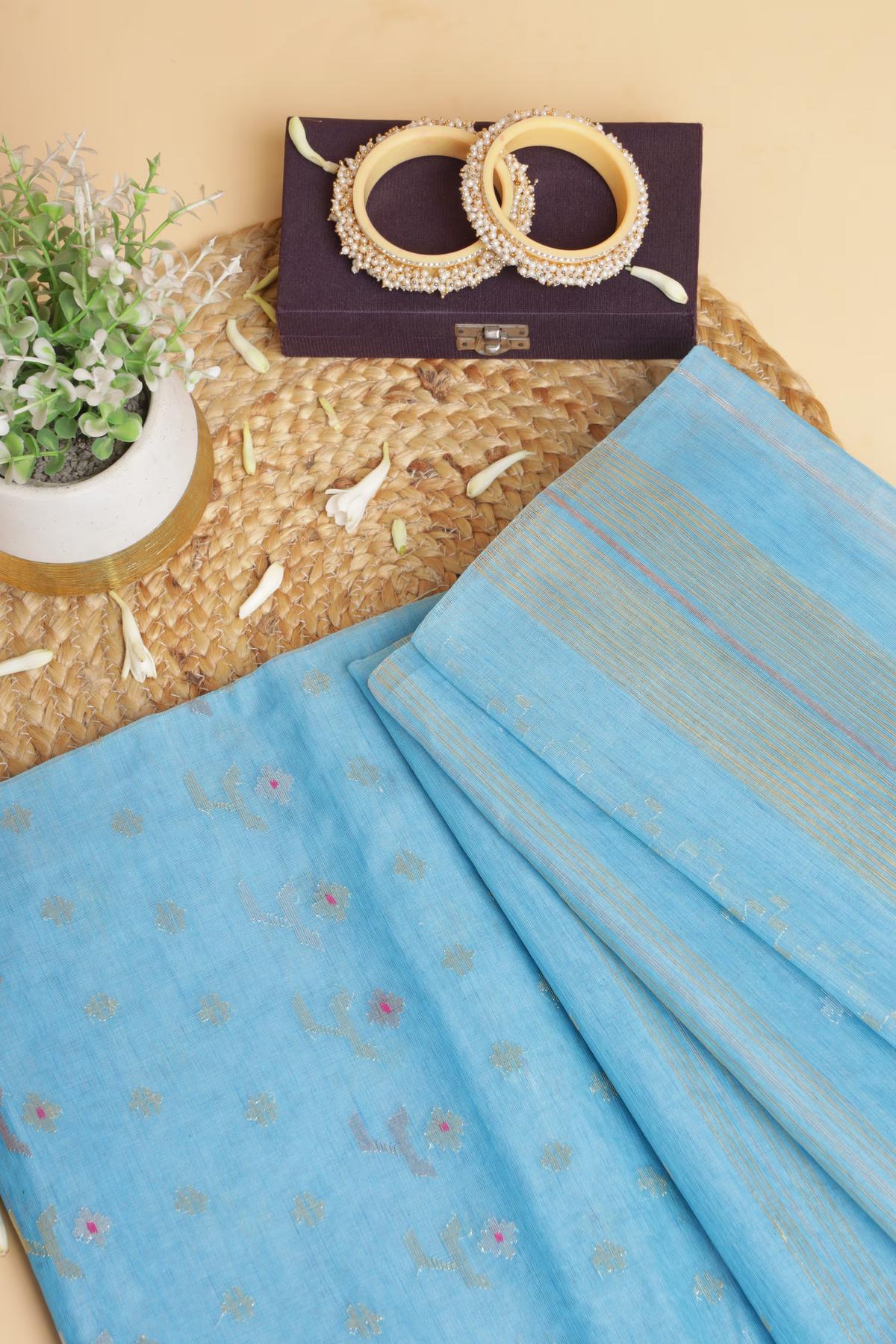 Handloom Dhakai Jamdani saree in sky blue  view 5 - Sky Blue Jamdani silk saree