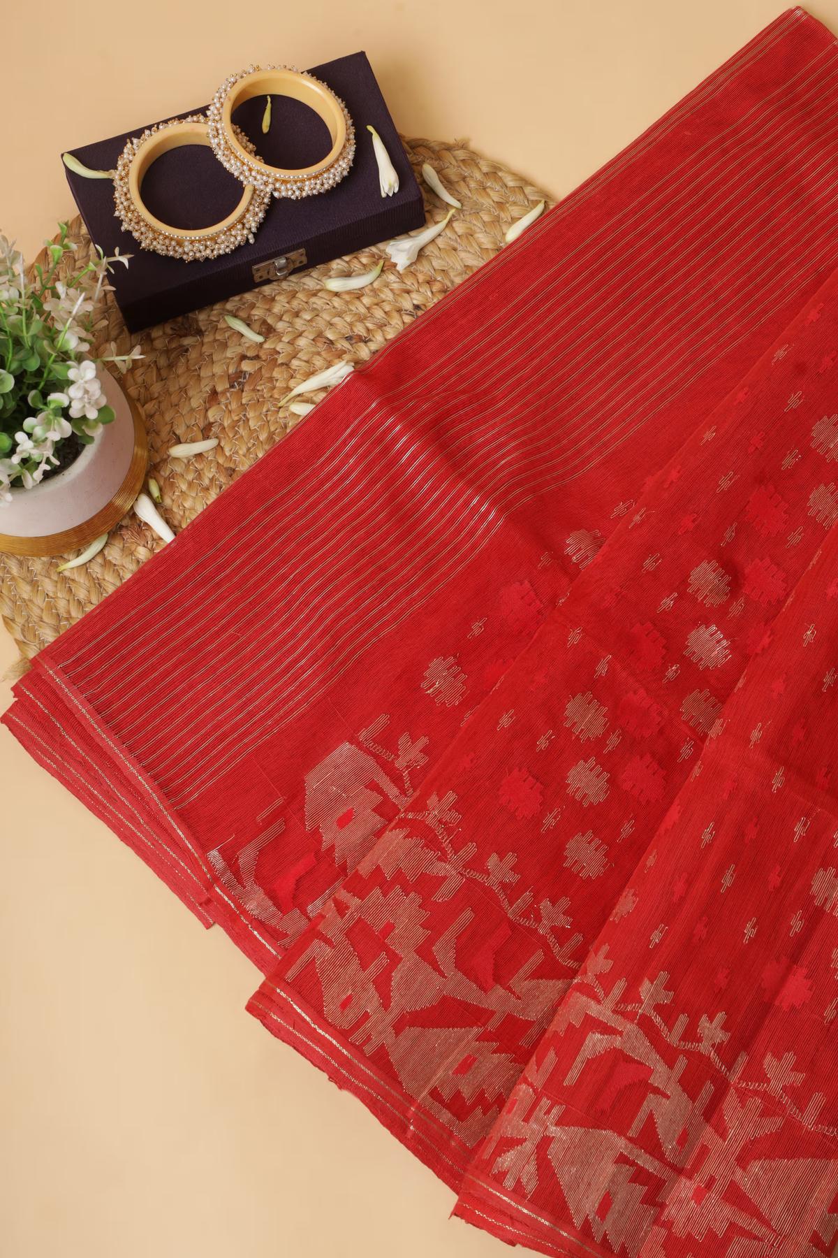 Handloom Dhakai Jamdani saree in Red - Blouse piece not included view 4 - Red Pure Jamdani Cotton saree