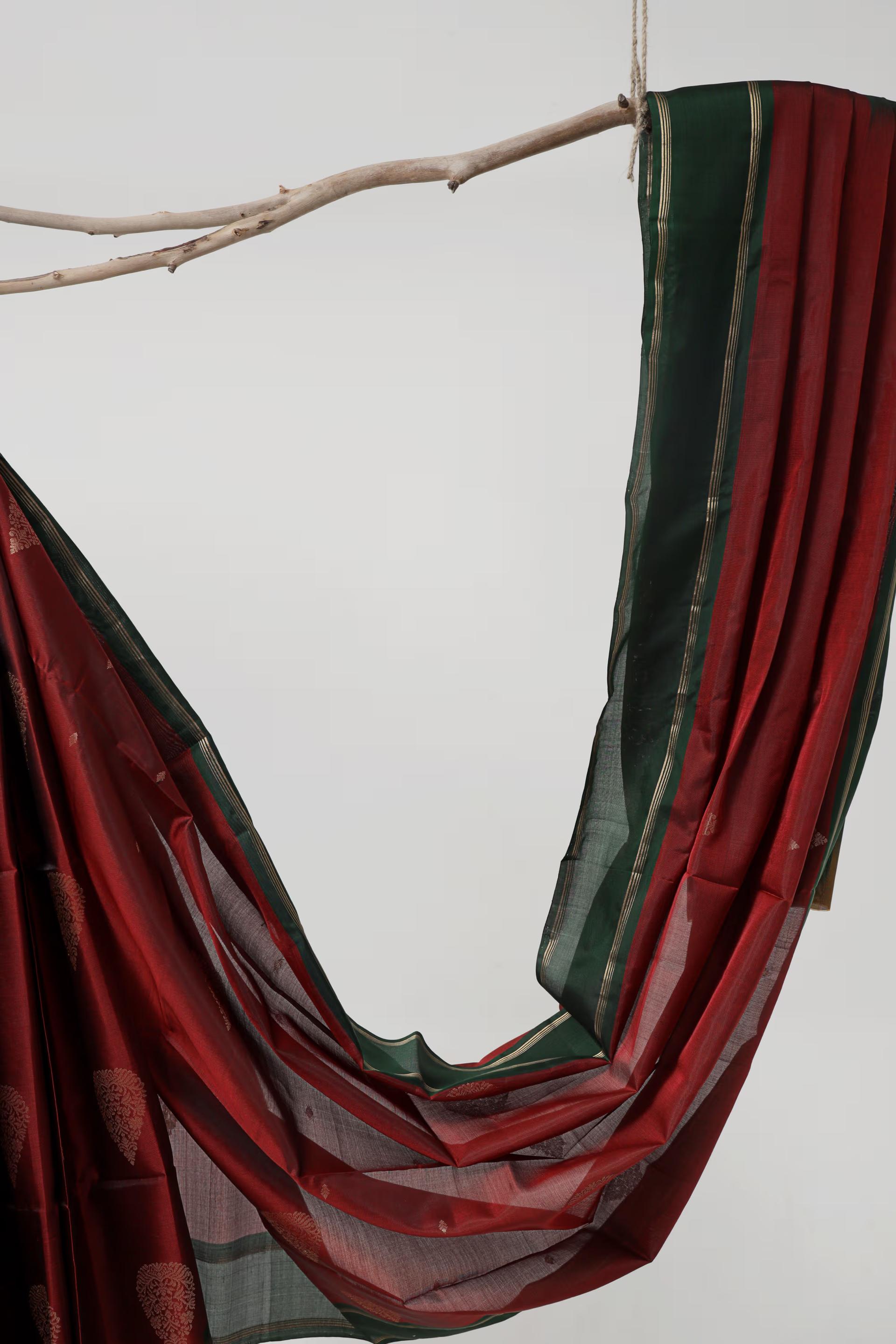 Handloom Maheshwari silk saree in deep Maroon and Dark Green 5 - Deep Maroon and green Maheshwari silk saree