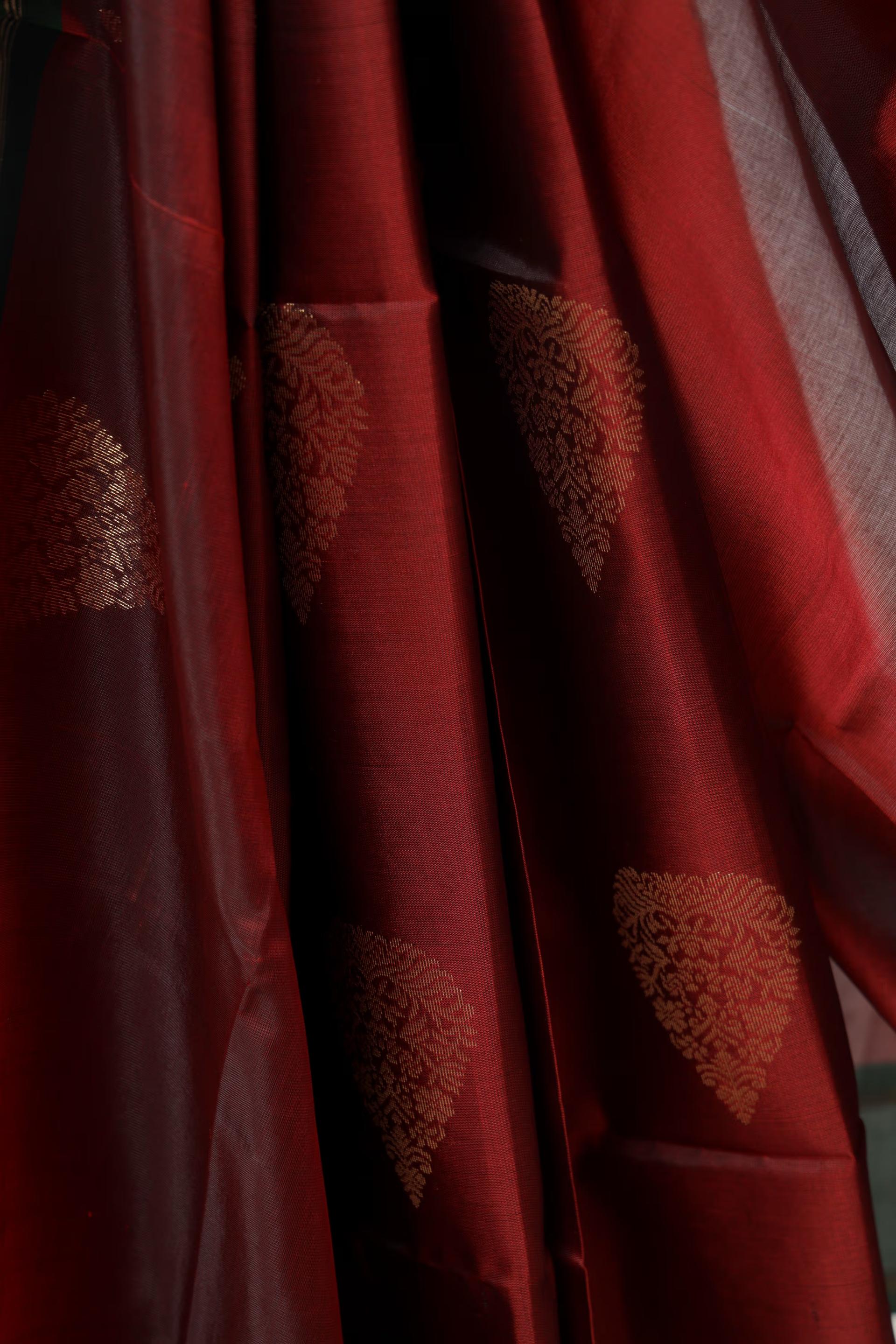 Handloom Maheshwari silk saree in deep Maroon and Dark Green 6 - Deep Maroon and green Maheshwari silk saree