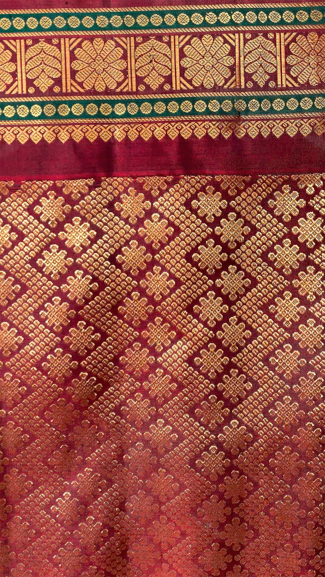 Handloom Pure Silk Gadwal in Ivory and Deep Maroon view 5 - Ivory and Deep Maroon Pure Silk Gadwal saree
