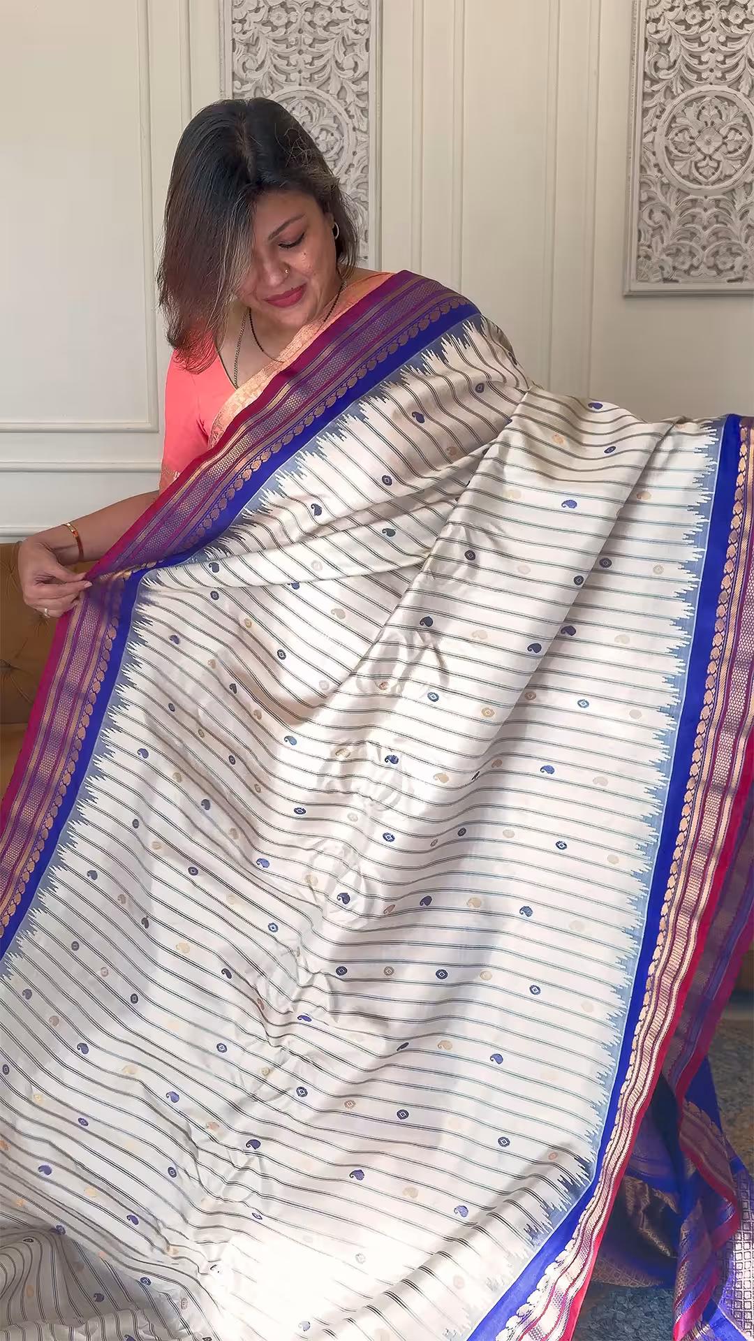 Handloom Pure Silk Gadwal in Ivory and Royal Blue 3 - Ivory and Royal Blue Pure Silk saree